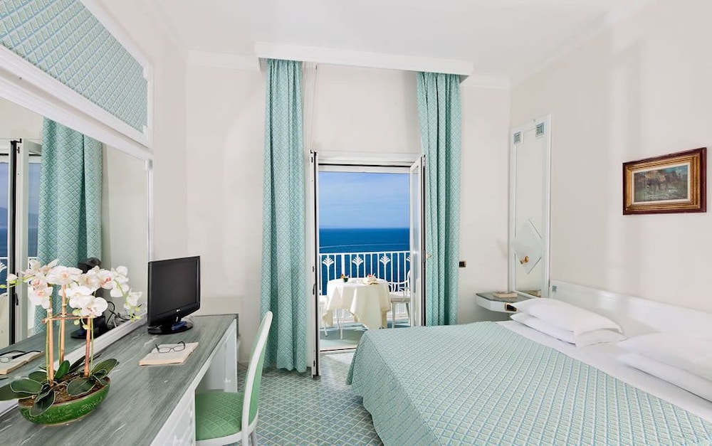 Grand Hotel Riviera — Hotel rooms in Sorrento, Campania