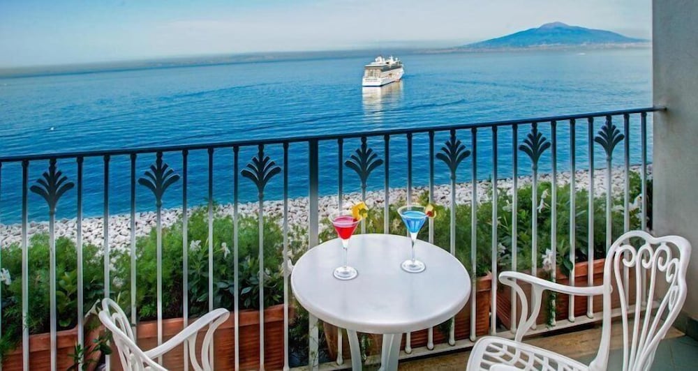 Grand Hotel Riviera — Restaurant & bars in Sorrento, Campania