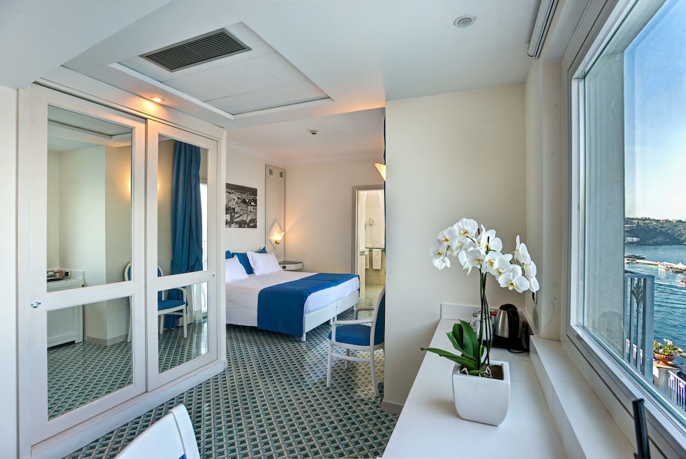 Grand Hotel Riviera — Hotel rooms in Sorrento, Campania