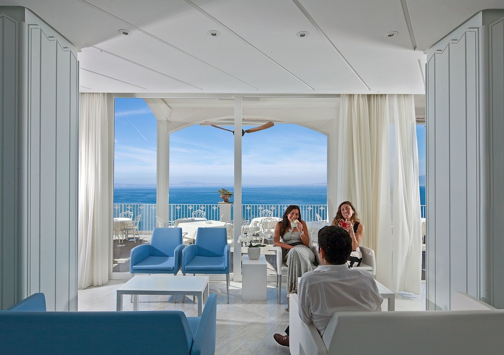 Grand Hotel Riviera — Restaurant & bars in Sorrento, Campania