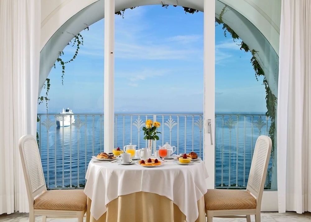 Grand Hotel Riviera — Restaurant & bars in Sorrento, Campania