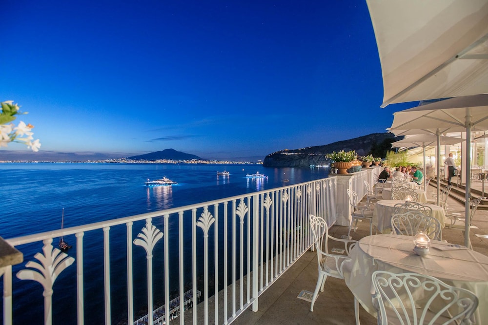Grand Hotel Riviera — Restaurant & bars in Sorrento, Campania