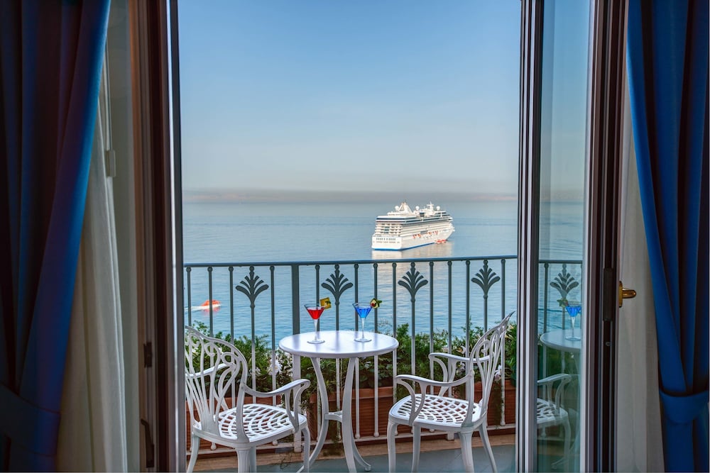 Grand Hotel Riviera — Hotel rooms in Sorrento, Campania
