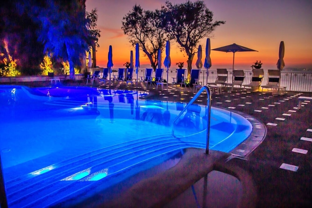 Grand Hotel Riviera — Swimming pool in Sorrento, Campania