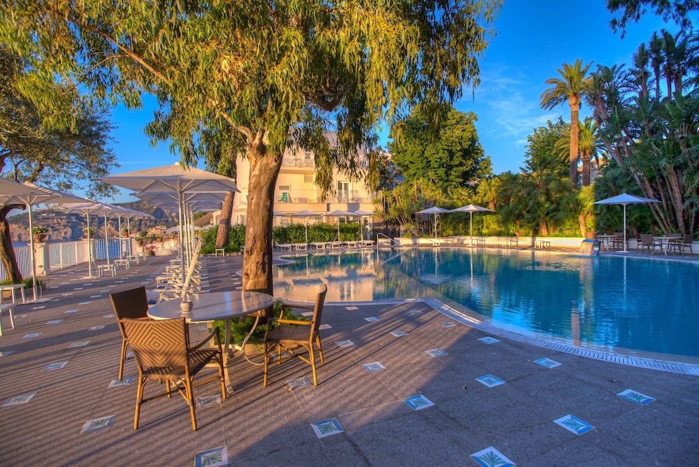 Grand Hotel Riviera — Swimming pool in Sorrento, Campania