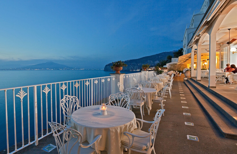 Grand Hotel Riviera — Restaurant & bars in Sorrento, Campania