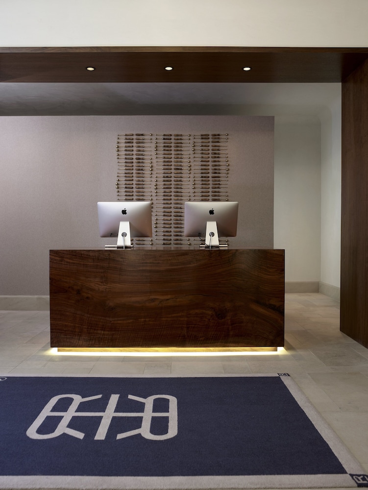 Refinery Hotel — Hotel building in New York City, New York State
