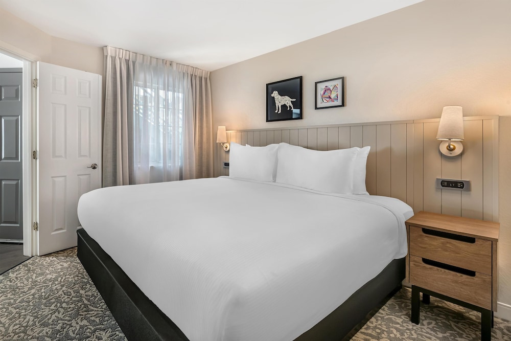 Sonesta ES Suites Orlando - Lake Buena Vista — Hotel rooms in Orlando, Florida