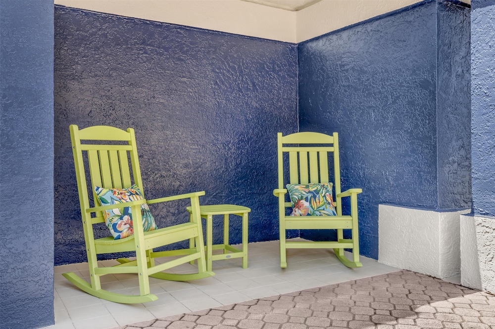 Sonesta ES Suites Orlando - Lake Buena Vista — Hotel building in Orlando, Florida