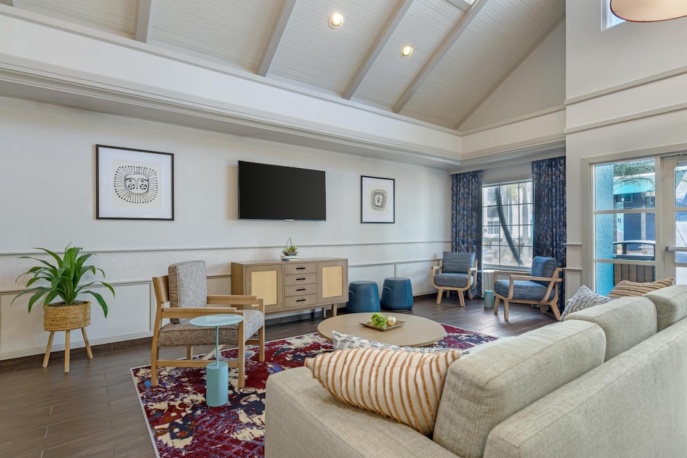 Sonesta ES Suites Orlando - Lake Buena Vista — Hotel rooms in Orlando, Florida