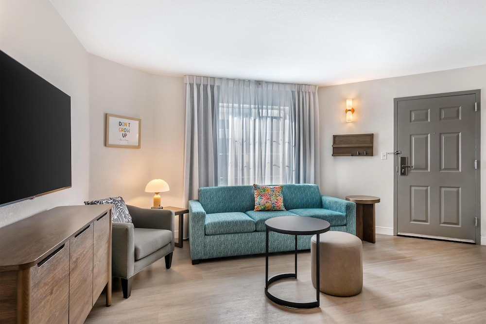 Sonesta ES Suites Orlando - Lake Buena Vista — Hotel rooms in Orlando, Florida