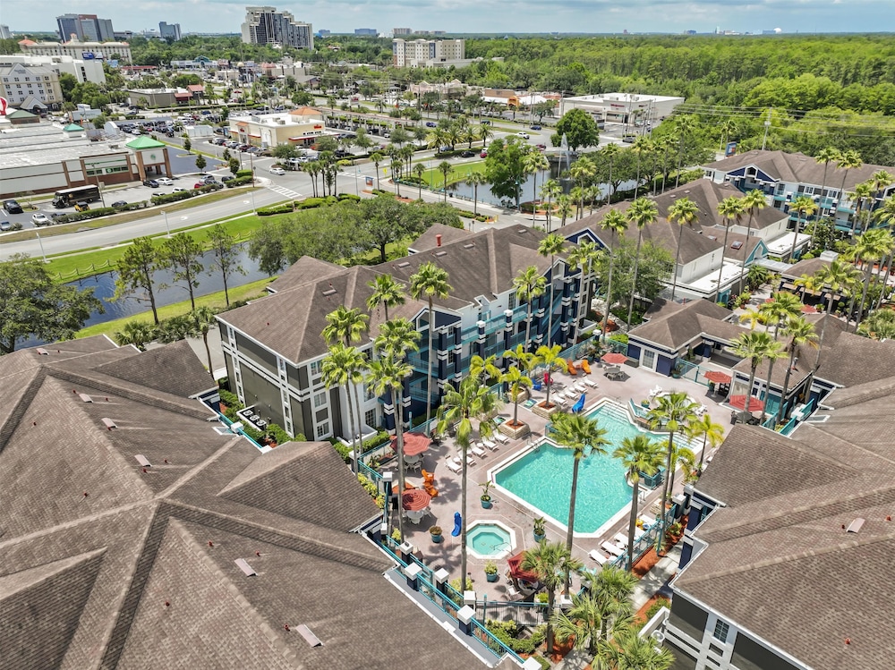Sonesta ES Suites Orlando - Lake Buena Vista — Swimming pool in Orlando, Florida