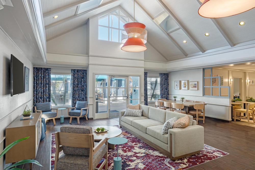 Sonesta ES Suites Orlando - Lake Buena Vista — Hotel rooms in Orlando, Florida