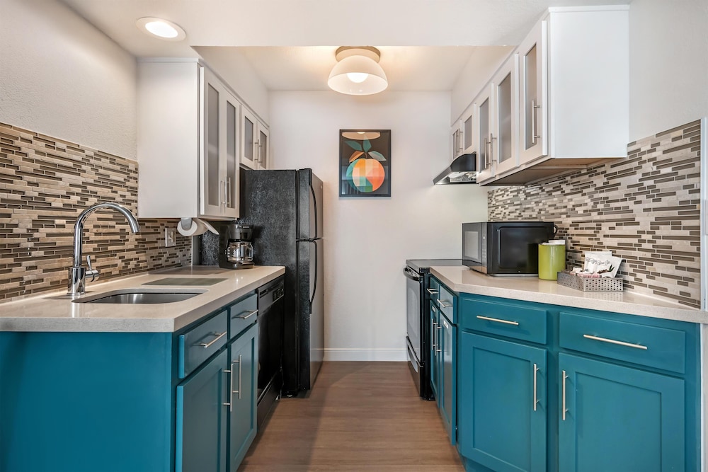 Sonesta ES Suites Orlando - Lake Buena Vista — Hotel rooms in Orlando, Florida