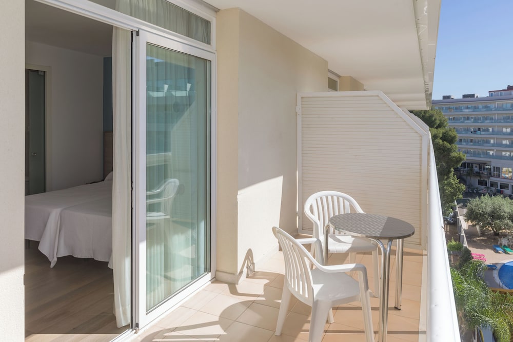 Ponient Aparthotel Marinada by PortAventura World — Hotel rooms in Salou, Catalonia