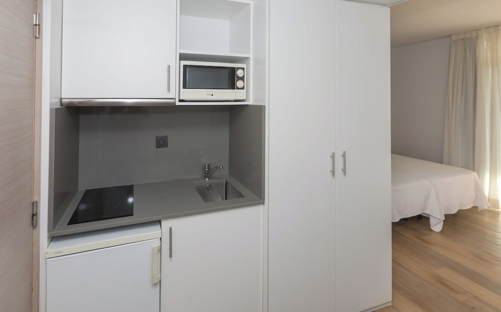 Ponient Aparthotel Marinada by PortAventura World — Hotel rooms in Salou, Catalonia