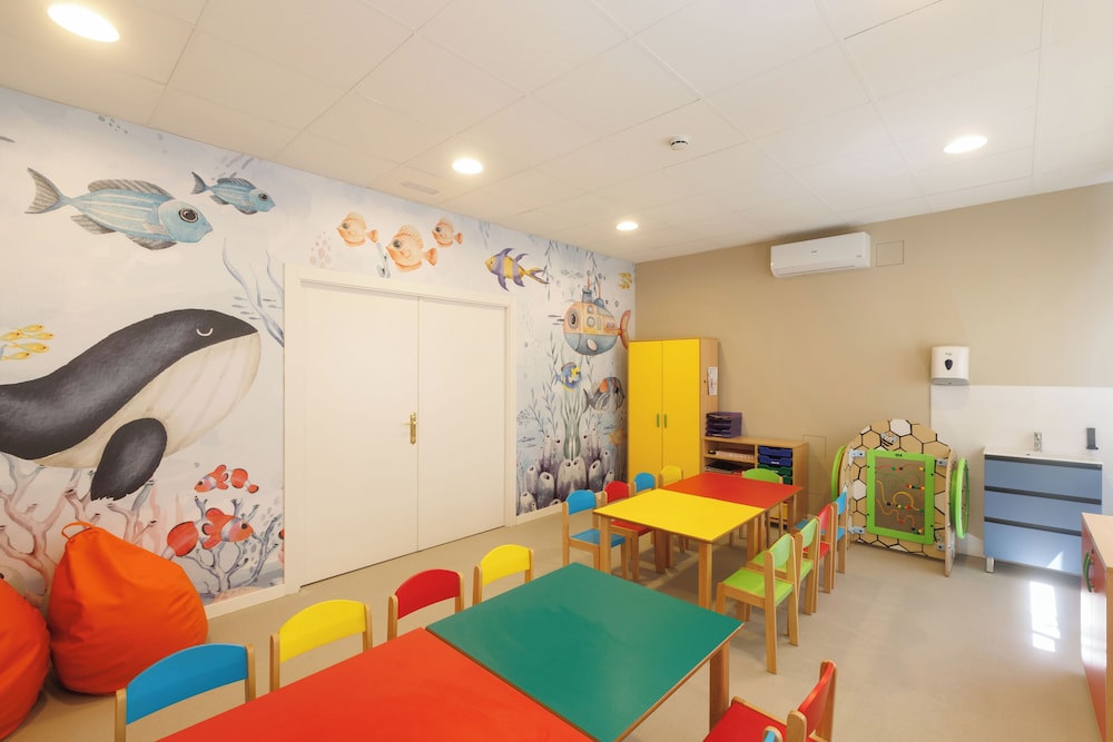 Ponient Aparthotel Marinada by PortAventura World — Attractions for children in Salou, Catalonia