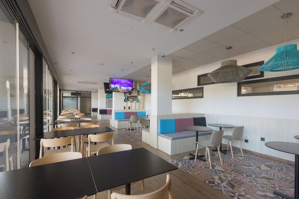 Ponient Aparthotel Marinada by PortAventura World — Restaurant & bars in Salou, Catalonia