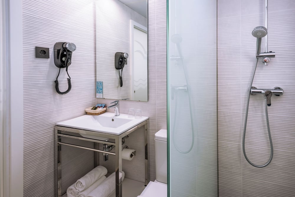 Ponient Aparthotel Marinada by PortAventura World — Hotel rooms in Salou, Catalonia