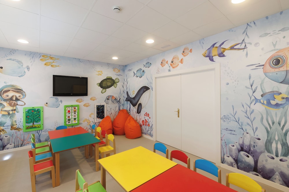 Ponient Aparthotel Marinada by PortAventura World — Attractions for children in Salou, Catalonia