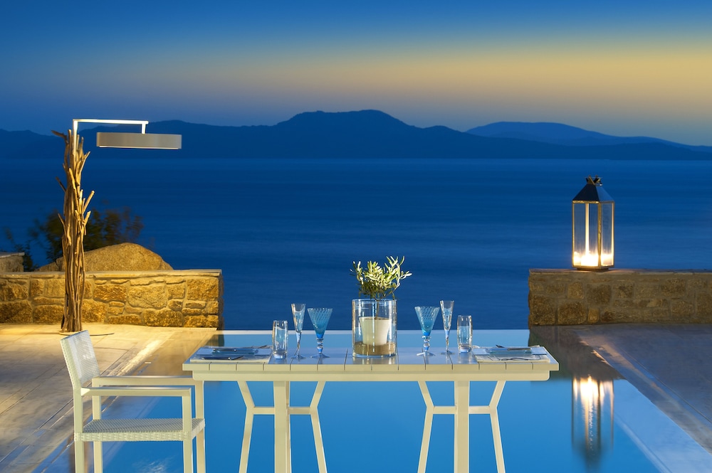 Mykonos Grand Hotel & Resort — Restaurant & bars in Ornos, South Aegean
