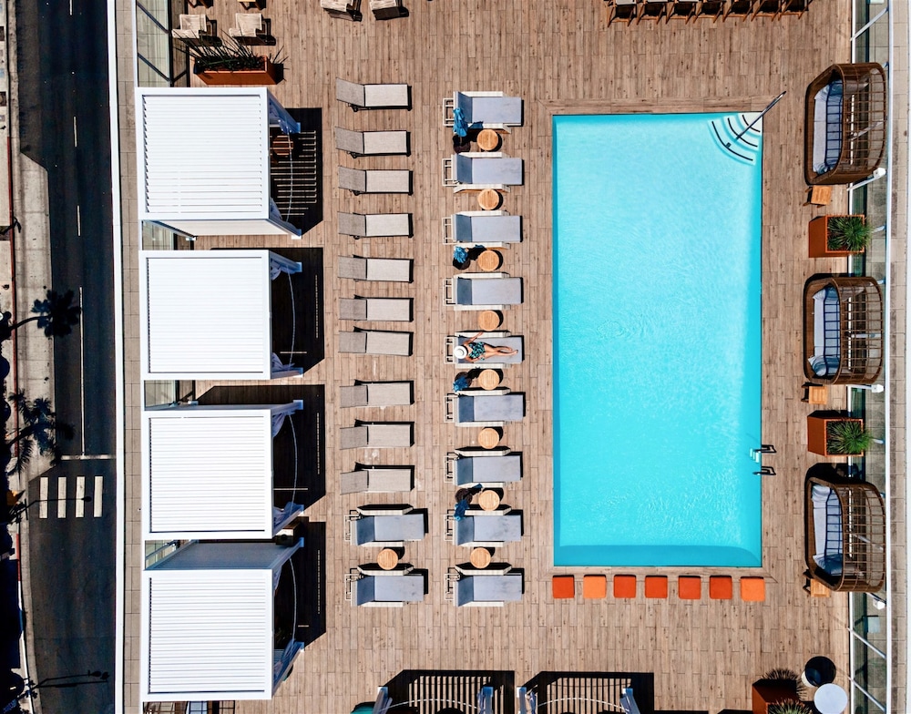 ANDAZ WEST HOLLYWOOD, BY HYATT — Swimming pool in West Hollywood, California