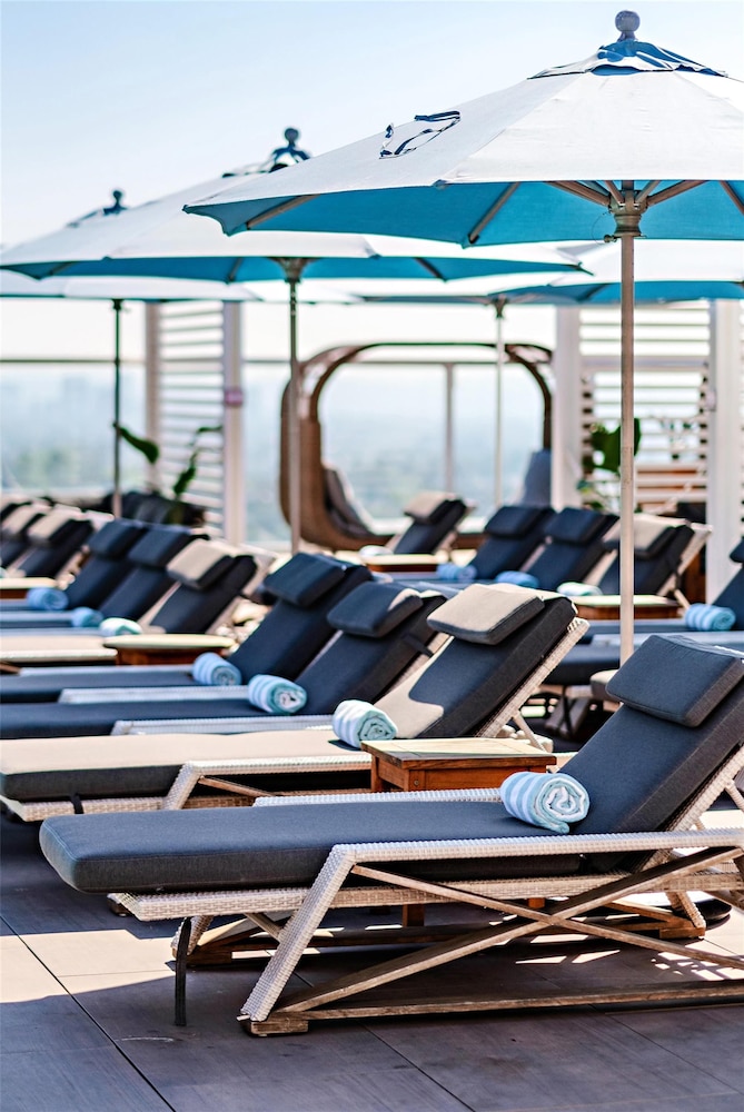 ANDAZ WEST HOLLYWOOD, BY HYATT — Swimming pool in West Hollywood, California