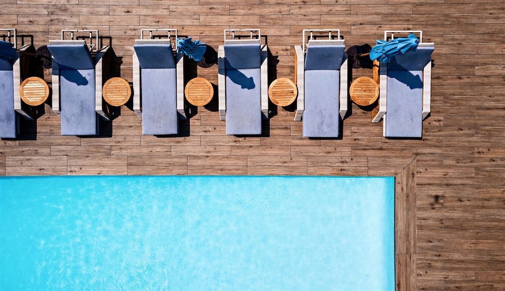 ANDAZ WEST HOLLYWOOD, BY HYATT — Swimming pool in West Hollywood, California