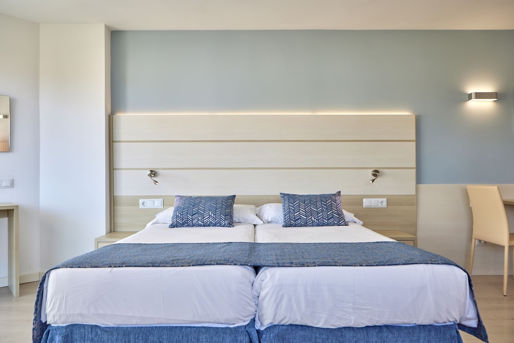 Tomir Portals Suites - Adults Only (+16) — Hotel rooms in Portals Nous, Balearic Islands