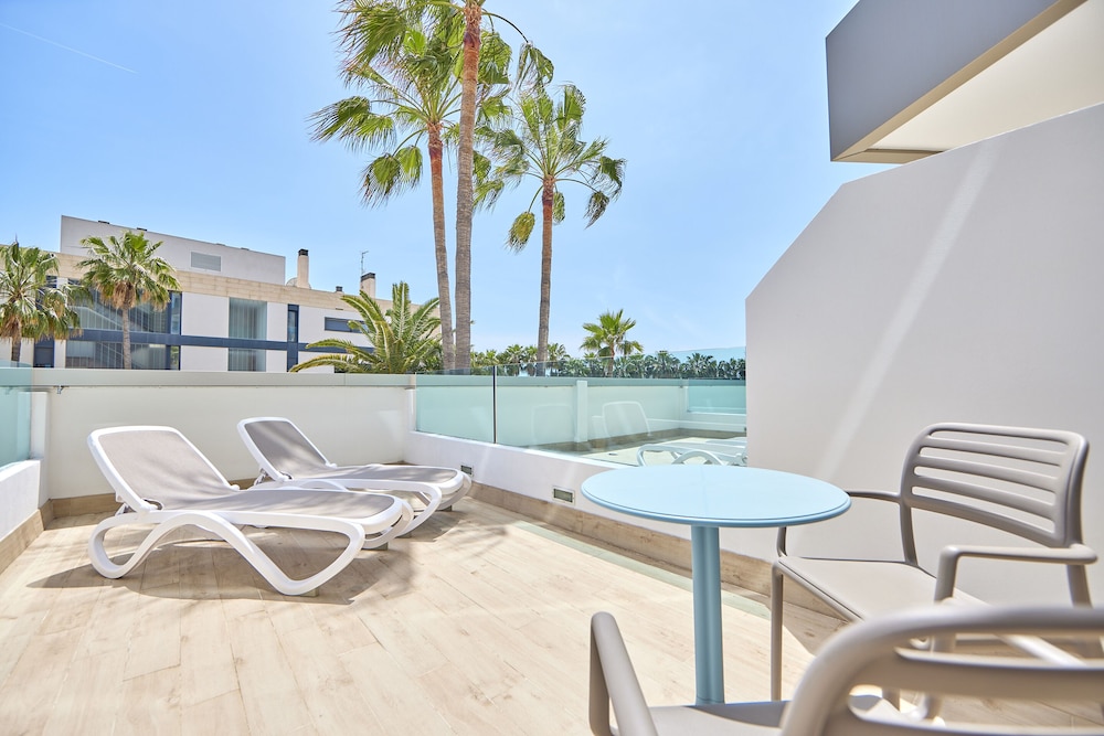 Tomir Portals Suites - Adults Only (+16) — Hotel building in Portals Nous, Balearic Islands