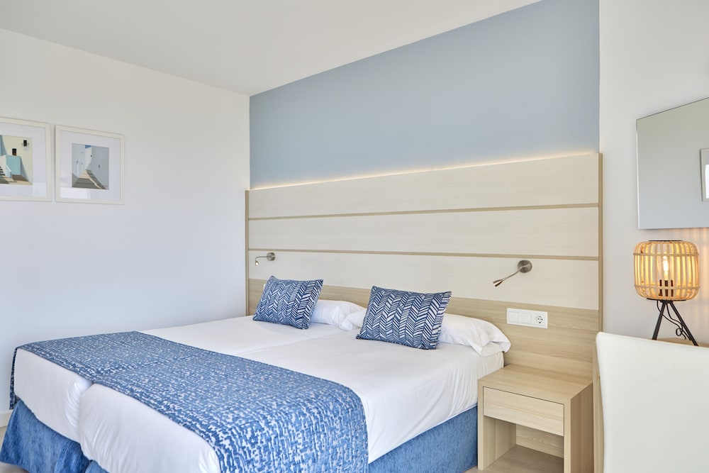 Tomir Portals Suites - Adults Only (+16) — Hotel rooms in Portals Nous, Balearic Islands