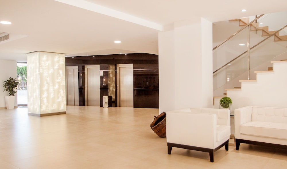 Tomir Portals Suites - Adults Only (+16) — Hotel building in Portals Nous, Balearic Islands