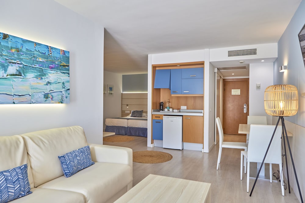 Tomir Portals Suites - Adults Only (+16) — Hotel rooms in Portals Nous, Balearic Islands