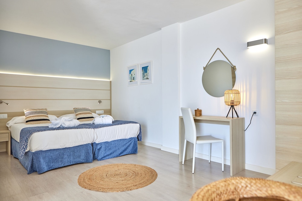 Tomir Portals Suites - Adults Only (+16) — Hotel rooms in Portals Nous, Balearic Islands
