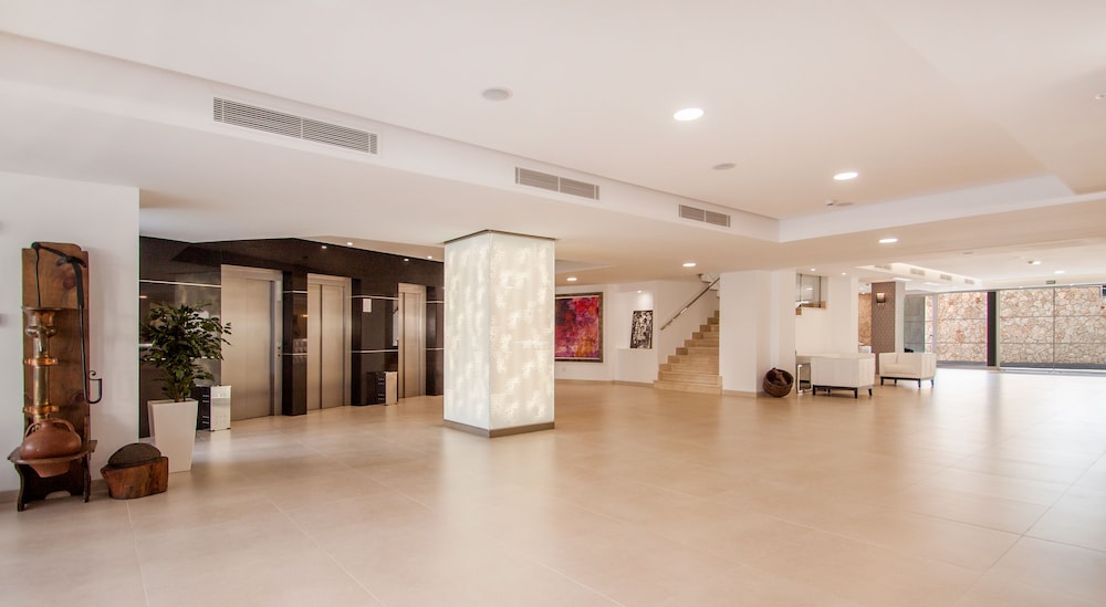 Tomir Portals Suites - Adults Only (+16) — Hotel building in Portals Nous, Balearic Islands