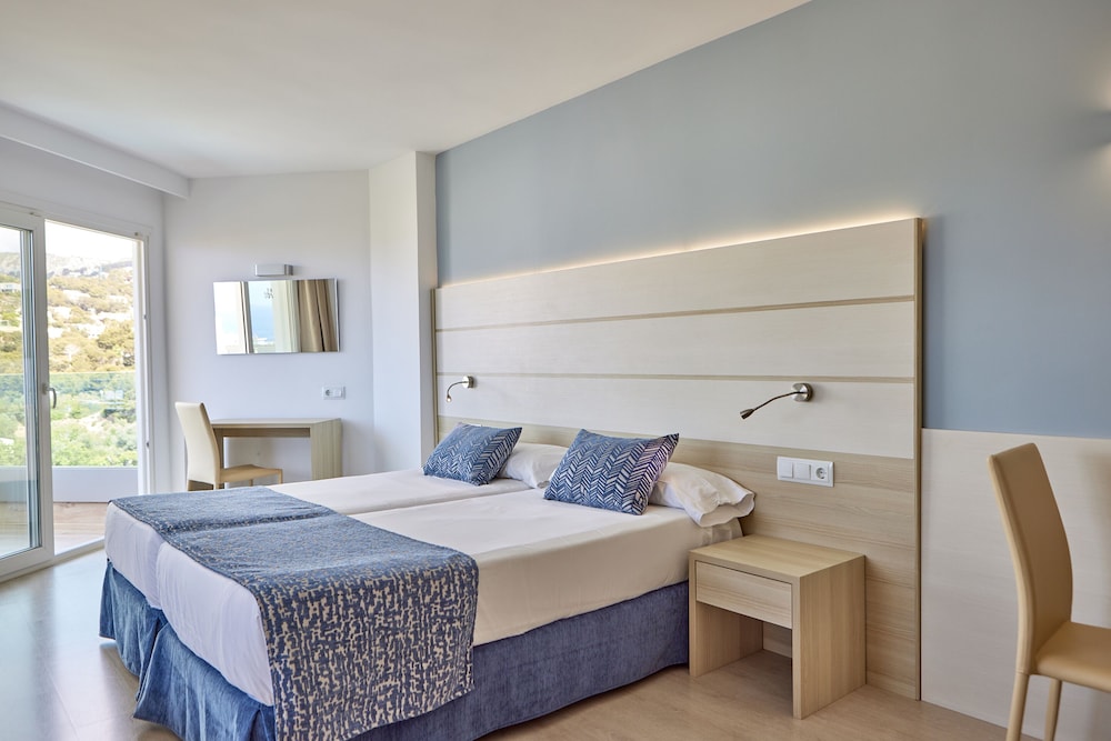 Tomir Portals Suites - Adults Only (+16) — Hotel rooms in Portals Nous, Balearic Islands