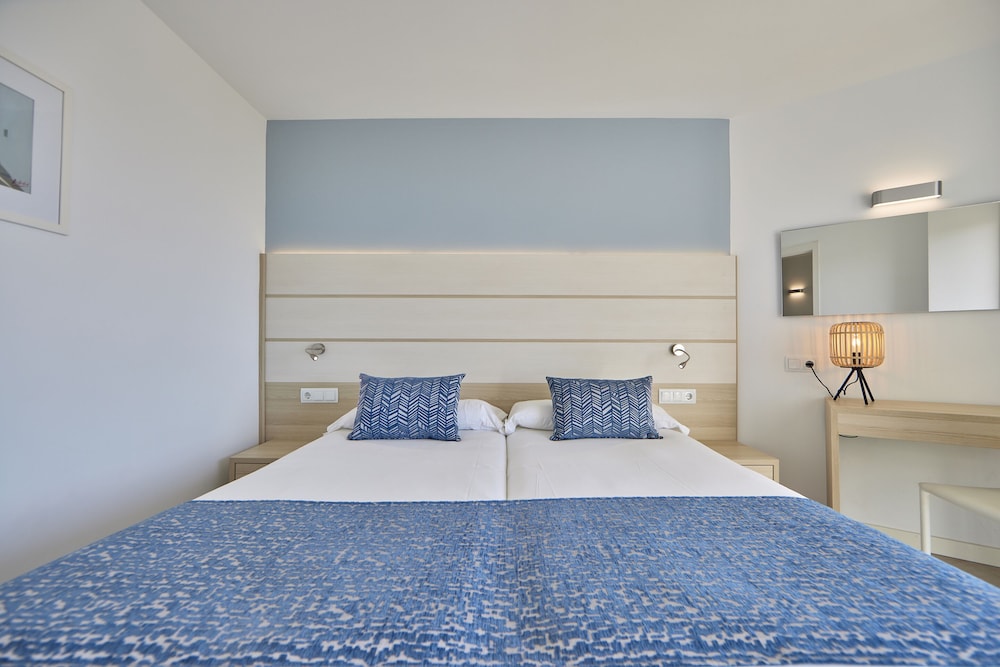 Tomir Portals Suites - Adults Only (+16) — Hotel rooms in Portals Nous, Balearic Islands