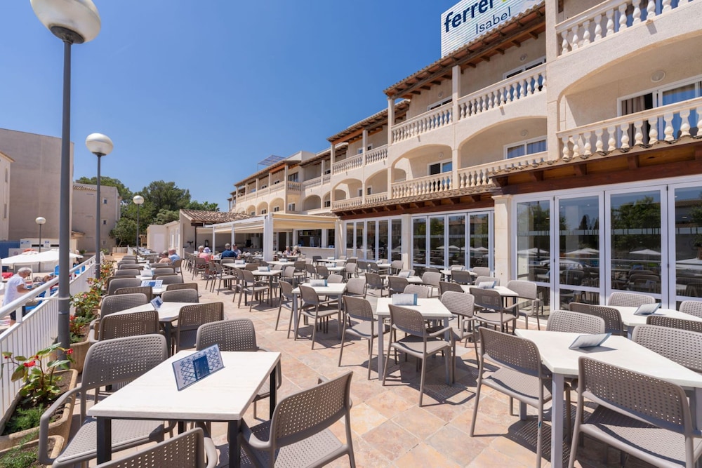 Globales Isabel — Restaurant & bars in Cala Bona, Balearic Islands