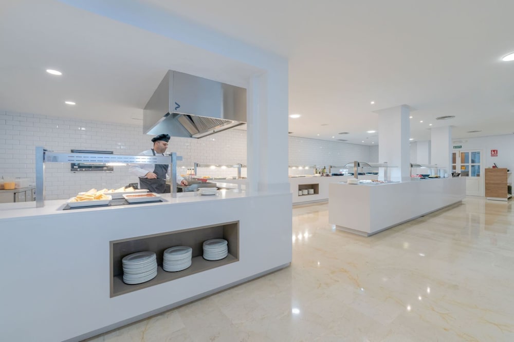 Globales Isabel — Restaurant & bars in Cala Bona, Balearic Islands