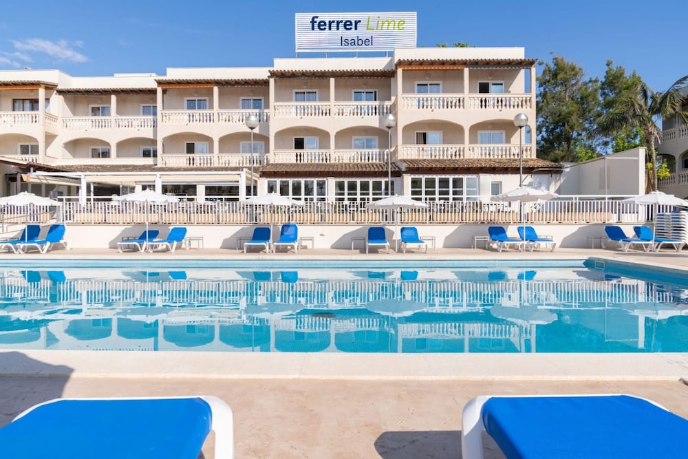 Globales Isabel — Swimming pool in Cala Bona, Balearic Islands