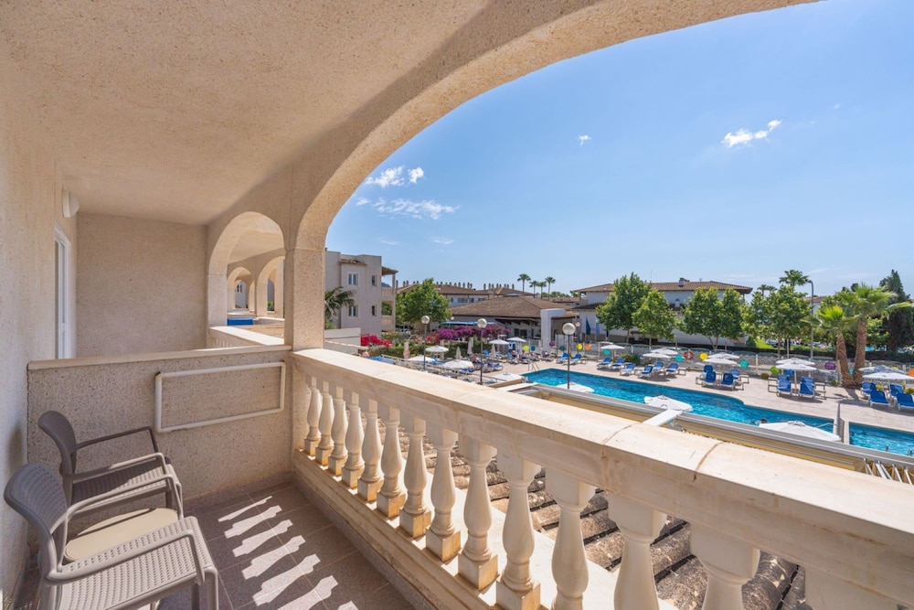 Globales Isabel — Hotel rooms in Cala Bona, Balearic Islands