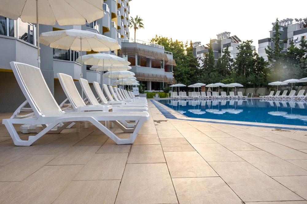 Simply Fine Hotel Alize — Swimming pool in Alanya