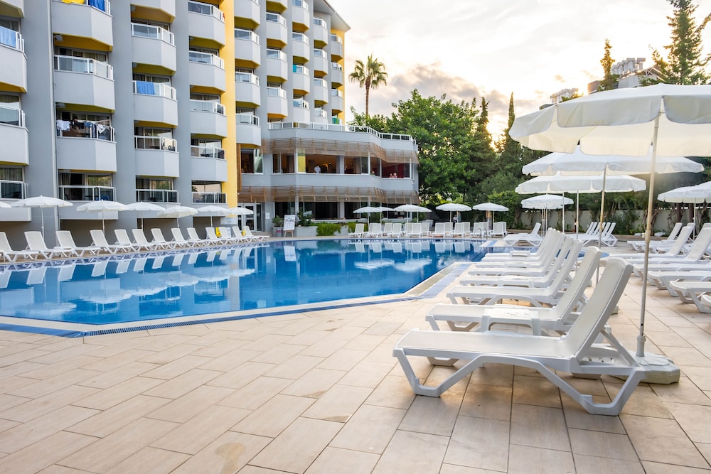 Simply Fine Hotel Alize — Swimming pool in Alanya