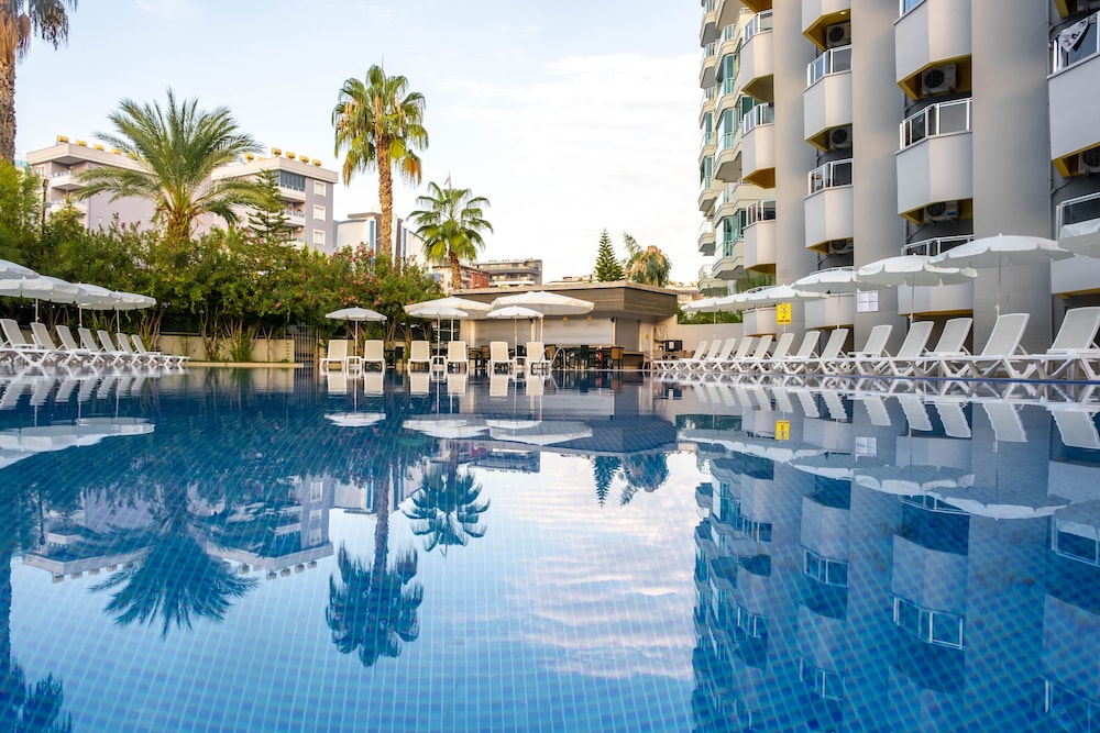 Simply Fine Hotel Alize — Swimming pool in Alanya