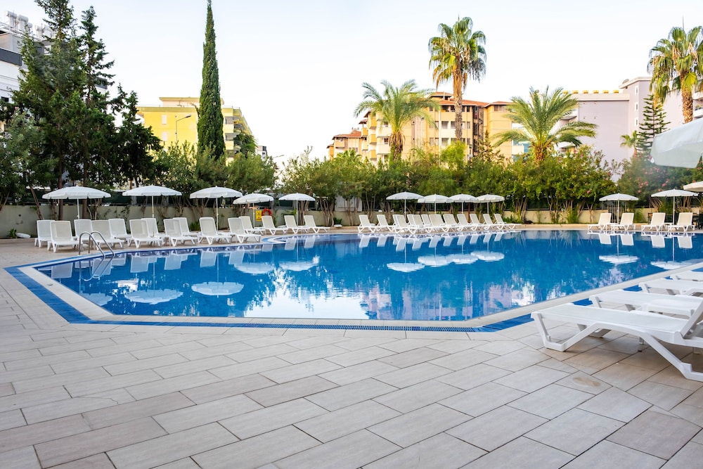 Simply Fine Hotel Alize — Swimming pool in Alanya