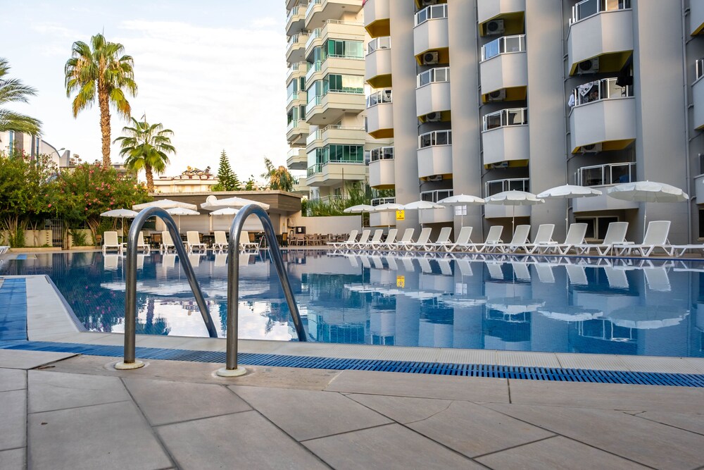 Simply Fine Hotel Alize — Swimming pool in Alanya