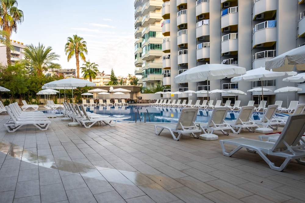Simply Fine Hotel Alize — Swimming pool in Alanya