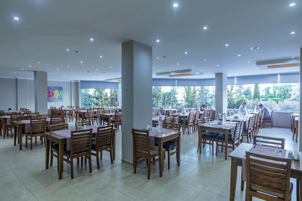 Simply Fine Hotel Alize — Restaurant & bars in Alanya