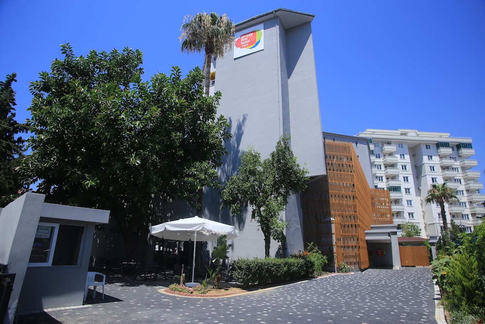 Simply Fine Hotel Alize — Hotel building in Alanya