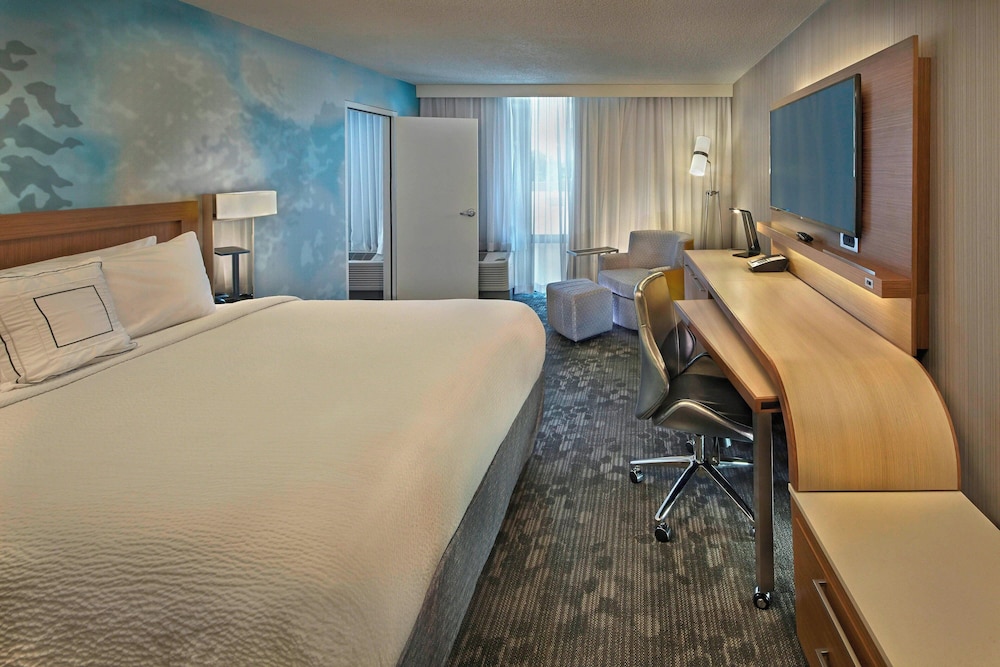 Courtyard by Marriott Philadelphia City Avenue — Hotel rooms in Philadelphia, Pennsylvania
